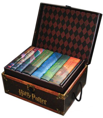 Cover for J K Rowling · Harry Potter Hardcover Boxed Set: Books 1-7 (Trunk) (Bog) (2022)