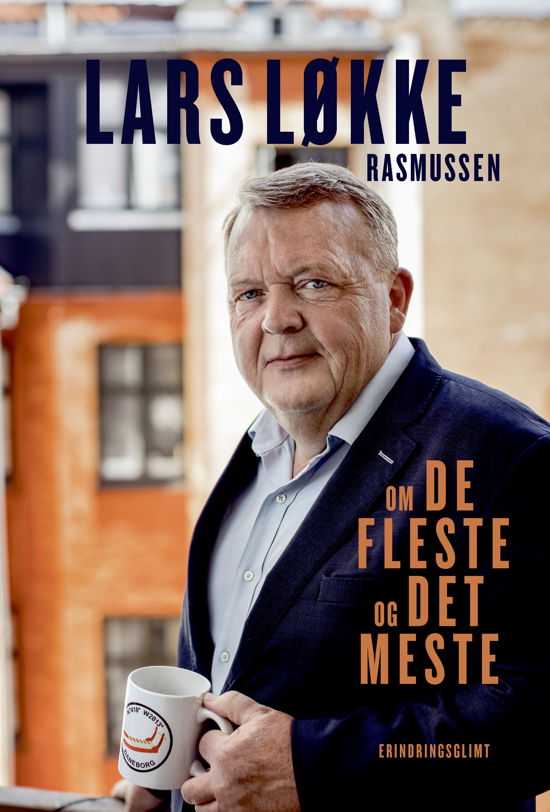 Cover for Lars Løkke Rasmussen · Om de fleste og det meste (Sewn Spine Book) [1º edição] (2020)