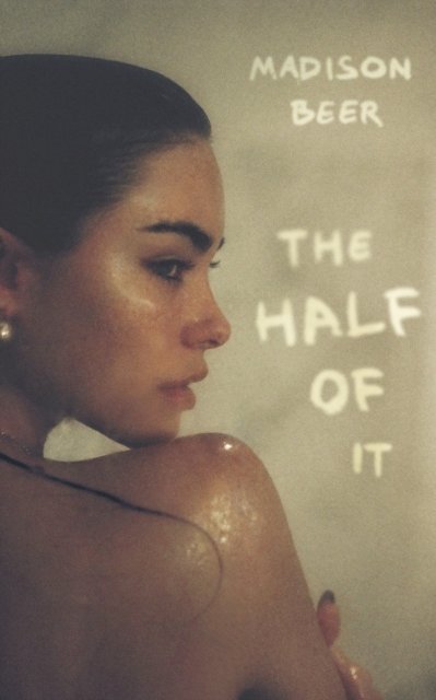 Cover for Madison Beer · The Half of It: A Memoir (Hardcover bog) (2023)