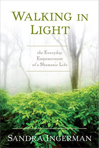 Walking in Light: The Everyday Empowerment of a Shamanic Life - Sandra Ingerman - Livros - Sounds True Inc - 9781622034284 - 1 de fevereiro de 2015