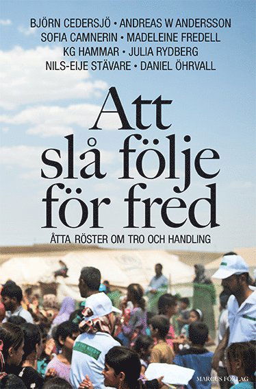 Cover for Björn Cedersjö, Andreas W Andersson, Sofia Camnerin, Madeleine Fredell, KG Hammar, Julia Rydberg, Nils-Eije Stävare, Daniel Öhrvall · Att slå följe för fred : åtta röster om tro och handling (Hardcover Book) (2014)