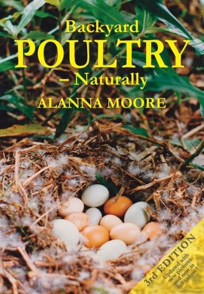 Cover for Alanna Moore · Backyard Poultry - Naturally (Paperback Bog) [3 Rev edition] (2014)