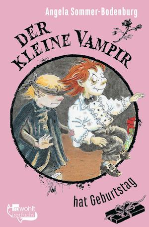 Cover for Angela Sommer-Bodenburg · Der kleine Vampir hat Geburtstag (Buch) (2024)