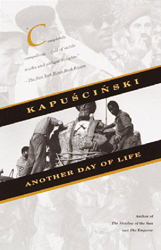 Another Day of Life - Ryszard Kapuscinski - Bücher - Vintage - 9780375726293 - 17. April 2001