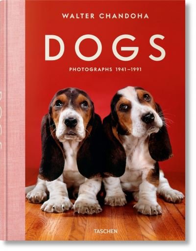 Cover for Taschen · Walter Chandoha. Dogs. Photographs 1941–1991 (Innbunden bok) [Multilingual edition] (2020)