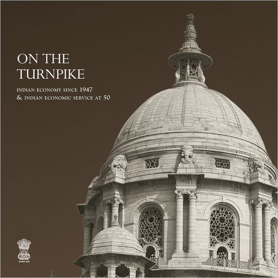 On the Turnpike: Indian Economy since 1947 & Indian Economic Service at 50 - Raghavan Srinivasan - Books - Academic Foundation - 9788171889303 - October 30, 2012