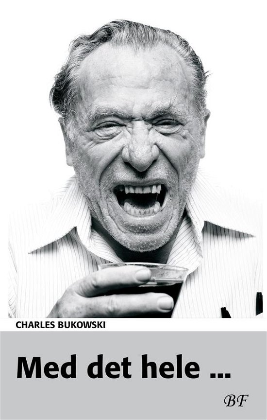 Cover for Charles Bukowski · Med det hele ... (Sewn Spine Book) [1st edition] (2017)