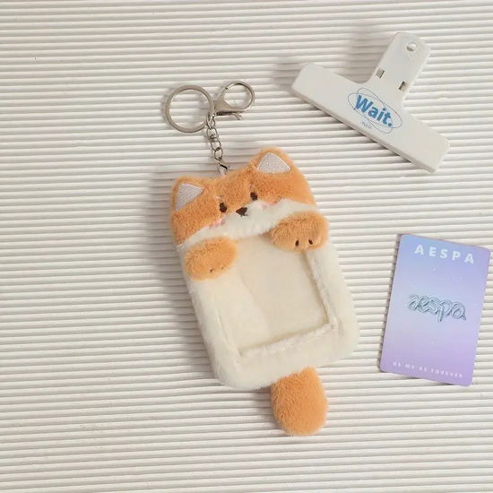 Cute Little Fox(y) - PLUSH PHOTOCARD KEYRING HOLDER - Merchandise -  - 9951171002304 - 1. februar 2024