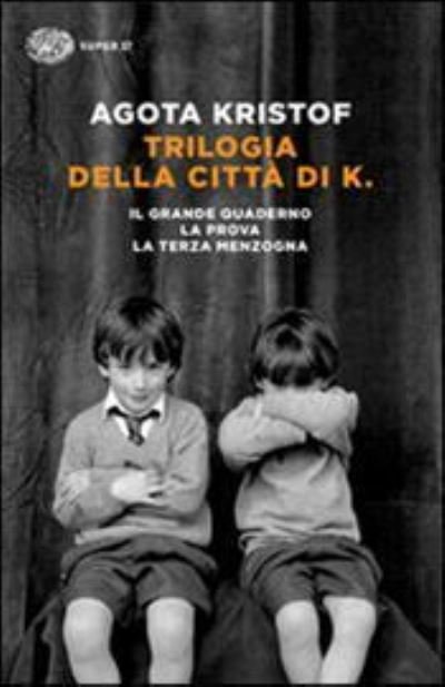 Trilogia Della Citta Di K. Il Grande Quaderno-La Prova-La Terza Menzogna - Agota Kristof - Bücher - Einaudi - 9788806219307 - 27. Januar 2014