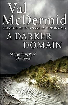 Cover for Val McDermid · A Darker Domain - Detective Karen Pirie (Paperback Book) [1. Painos] (2009)