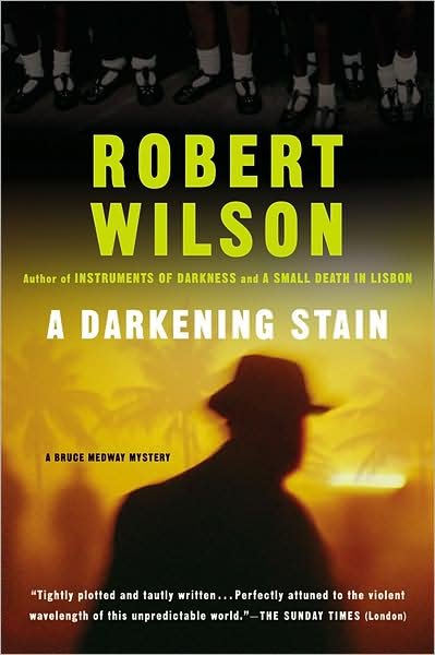 Cover for Robert Wilson · A Darkening Stain (Bruce Medway Mystery Series) (Paperback Book) [1st Harvest Edition 2004 edition] (2004)