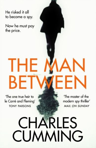 The Man Between - Charles Cumming - Kirjat - HarperCollins Publishers - 9780008200312 - maanantai 21. toukokuuta 2018