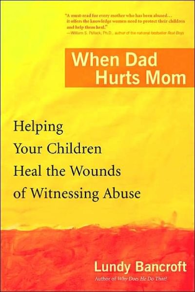 Cover for Lundy Bancroft · When Dad Hurts Mom: Helping Your Children Heal the Wounds of Witnessing Abuse (Paperback Bog) (2005)