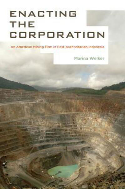 Enacting the Corporation: An American Mining Firm in Post-Authoritarian Indonesia - Marina Welker - Bücher - University of California Press - 9780520282315 - 21. März 2014