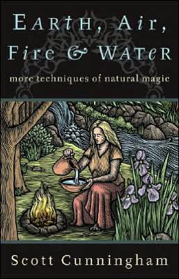 Earth, Air, Fire and Water: More Techniques of Natural Magic - Scott Cunningham - Livros - Llewellyn Publications,U.S. - 9780875421315 - 8 de setembro de 2002