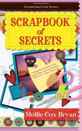 Cover for Mollie Cox Bryan · Scrapbook Of Secrets (Paperback Book) [Original edition] (2015)