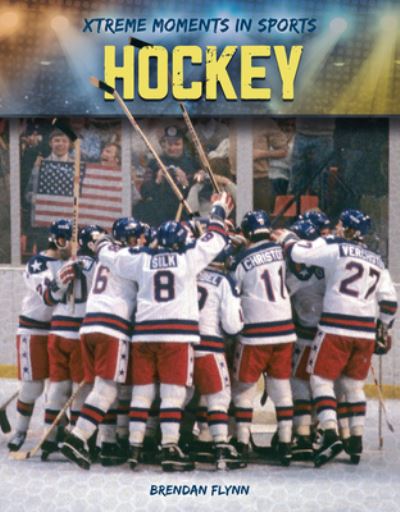 Hockey - Brendan Flynn - Książki - ABDO Publishing Company - 9781532199318 - 15 grudnia 2022