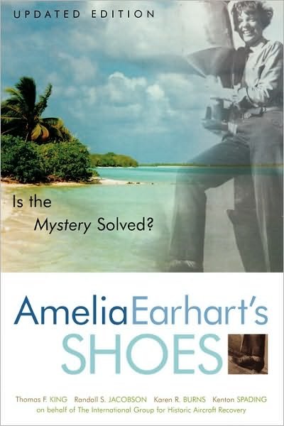 Cover for Thomas F. King · Amelia Earhart's Shoes: Is the Mystery Solved? (Paperback Book) (2004)