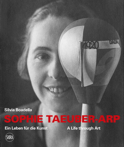 Sophie Taeuber-Arp (bilingual edition): A Life through Art / Ein Leben fur die Kunst - Silvia Boadella - Bøger - Skira - 9788857243320 - 25. marts 2021