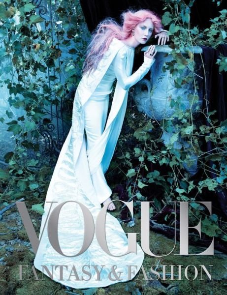 Vogue: Fantasy & Fashion - Vogue editors - Książki - Abrams - 9781419733321 - 20 października 2020