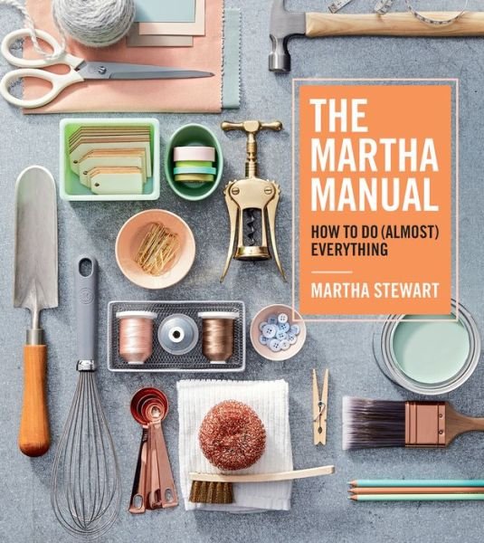 Cover for Martha Stewart · The Martha Manual: How to Do (Almost) Everything (Hardcover bog) (2019)