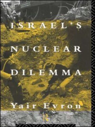 Cover for Yair Evron · Israel's nuclear dilemma (Book) (1994)