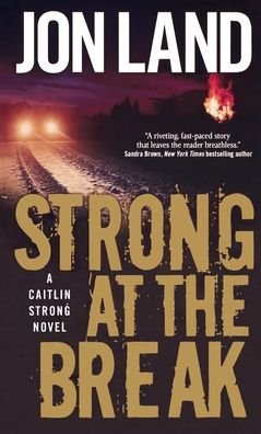Cover for Jon Land · Strong at the Break A Caitlin Strong Novel (Paperback Bog) (2012)