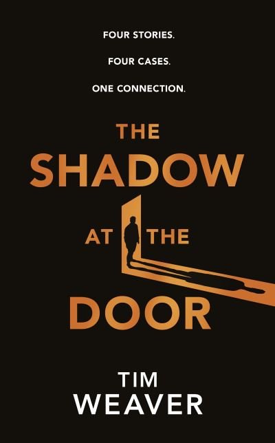 The Shadow at the Door: Four cases. One connection. The gripping David Raker short story collection - Tim Weaver - Livros - Penguin Books Ltd - 9780241541326 - 11 de novembro de 2021
