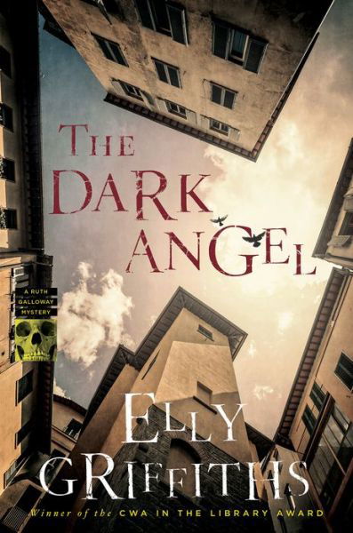 Cover for Griffiths Elly Griffiths · The Dark Angel - Ruth Galloway Mysteries (Hardcover bog) (2018)