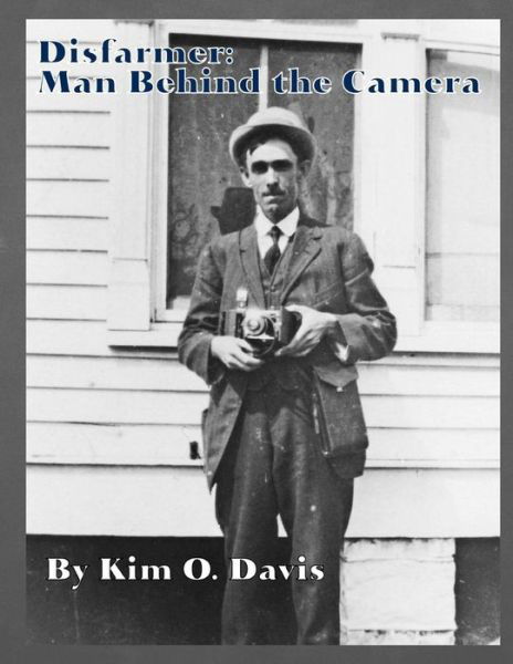 Cover for Kim O. Davis · Disfarmer: Man Behind the Camera (Pocketbok) [First edition] (2014)