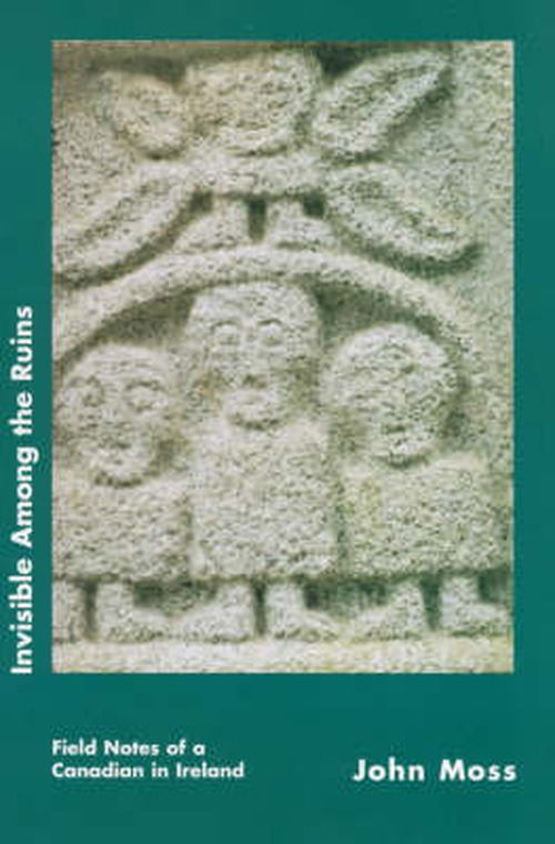 Invisible Among the Ruins: Field Notes of a Canadian in Ireland - John Moss - Książki - University College Dublin Press - 9781900621328 - 10 stycznia 2019