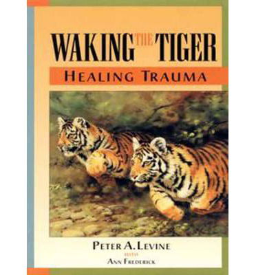 Waking the Tiger: Healing Trauma: The Innate Capacity to Transform Overwhelming Experiences - Peter A. Levine - Books - North Atlantic Books,U.S. - 9781556432330 - July 7, 1997