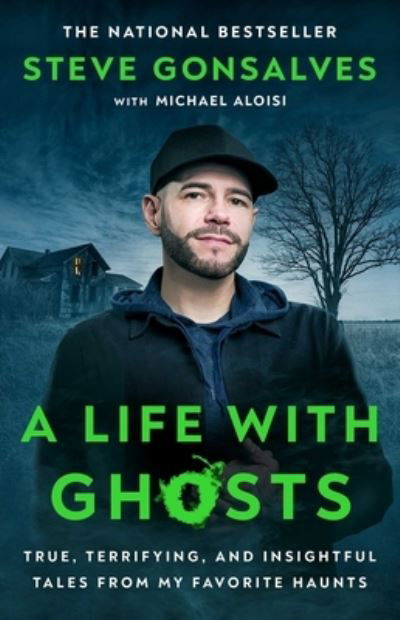 A Life with Ghosts: True, Terrifying, and Insightful Tales from My Favorite Haunts - Steve Gonsalves - Książki - Gallery Books - 9781668008331 - 9 lipca 2024