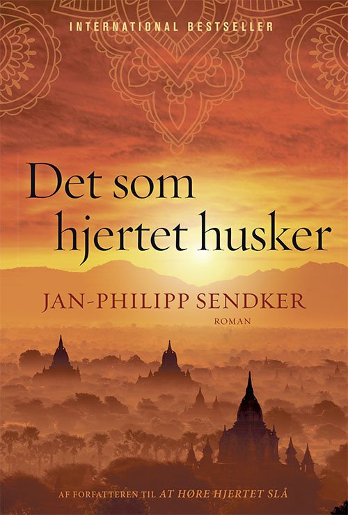 Cover for Jan-Philipp Sendker · Burma-trilogi bind 3: Det som hjertet husker (Sewn Spine Book) [1st edition] (2019)