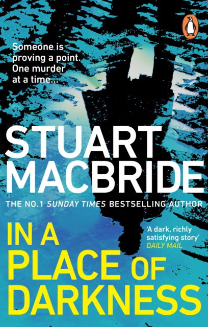 Cover for Stuart MacBride · In a Place of Darkness (Pocketbok) (2024)