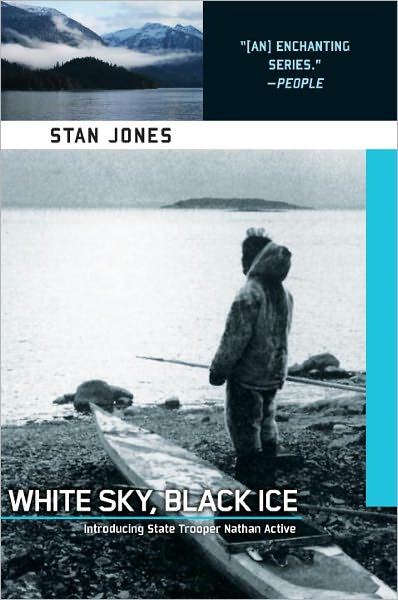 White Sky, Black Ice - Stan Jones - Books - Soho Press Inc - 9781569473337 - July 1, 2003