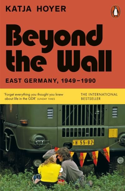 Cover for Katja Hoyer · Beyond the Wall: East Germany, 1949-1990 (Taschenbuch) (2024)
