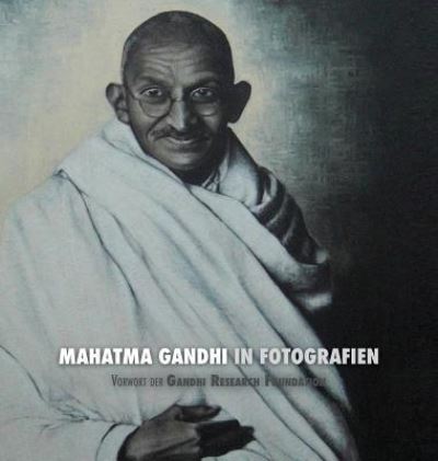 Cover for Adriano Lucca · Mahatma Gandhi in Fotografien (Inbunden Bok) (2018)