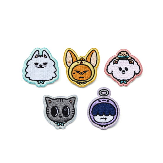 FINDING MOA - Lucky Draw Pins - TOMORROW X TOGETHER (TXT) - Produtos - Big Hit Entertainment / Weverse - 8800303063342 - 1 de junho de 2025