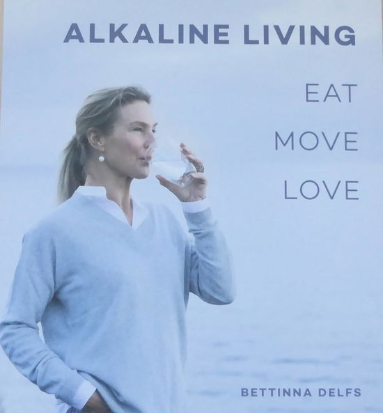 Cover for Bettinna Delfs · Alkaline living: eat, move, love (Book) (2017)