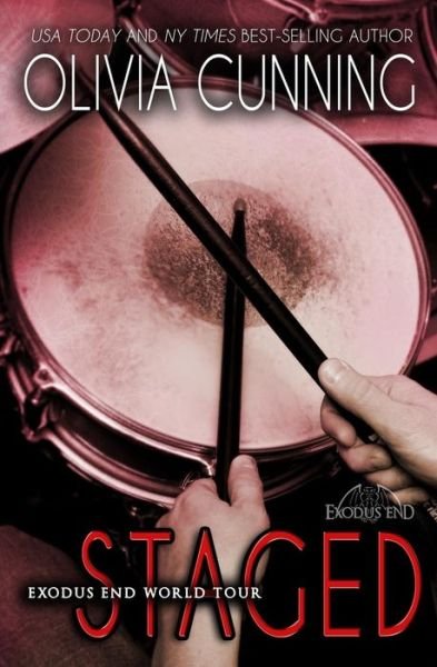 Cover for Olivia Cunning · Staged (Pocketbok) (2018)