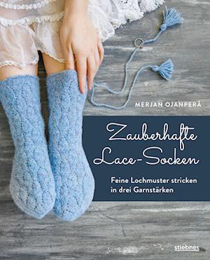 Zauberhafte Lace-Socken - Merja Ojanperä - Books - Stiebner - 9783830721352 - March 16, 2023