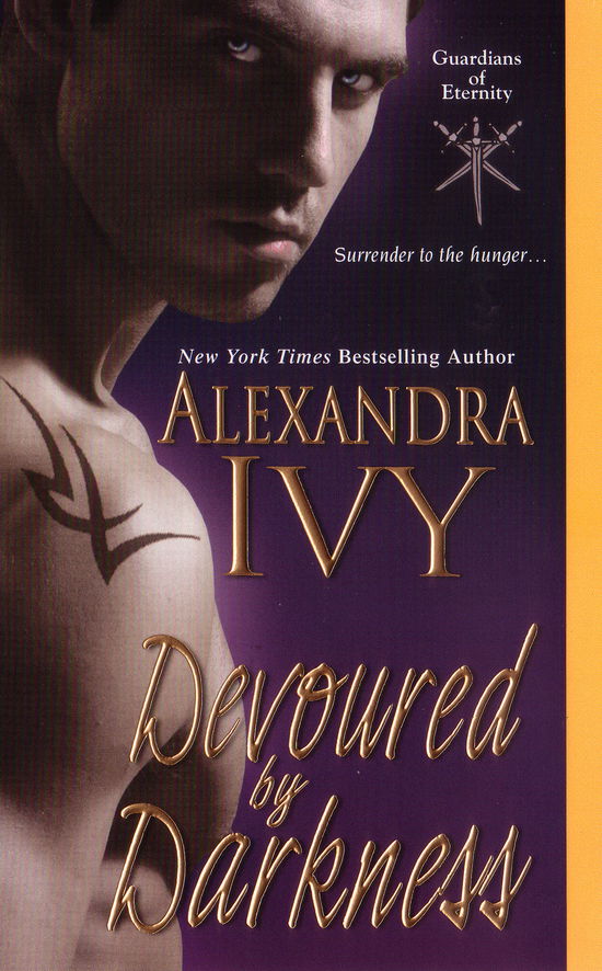 Cover for Alexandra Ivy · Devoured By Darkness (Paperback Book) (2015)