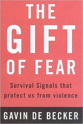 Cover for Gavin De Becker · The Gift of Fear: Survival Signals That Protect Us from Violence (Paperback Book) [New edition] (2000)