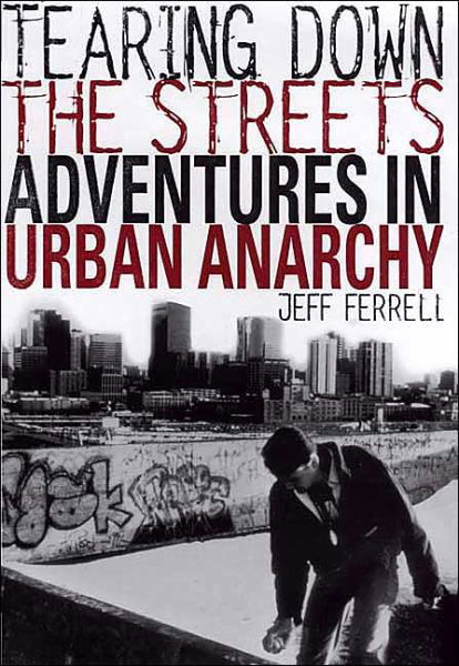 Tearing Down the Streets: Adventures in Urban Anarchy - J. Ferrell - Książki - Palgrave USA - 9780312233358 - 1 października 2002