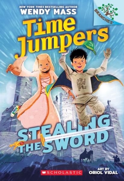 Stealing the Sword: A Branches Book (Time Jumpers #1) - Time Jumpers - Wendy Mass - Bøger - Scholastic Inc. - 9781338217360 - 28. august 2018