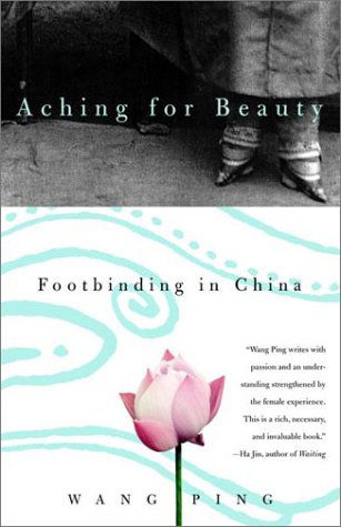 Aching for Beauty: Footbinding in China - Wang Ping - Kirjat - Anchor - 9780385721363 - tiistai 12. maaliskuuta 2002