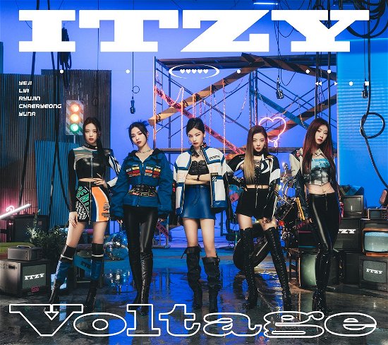 Cover for Itzy · Voltage (CD/DVD) (2022)