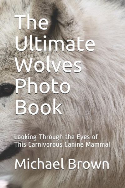 Cover for Michael Brown · The Ultimate Wolves Photo Book (Taschenbuch) (2020)