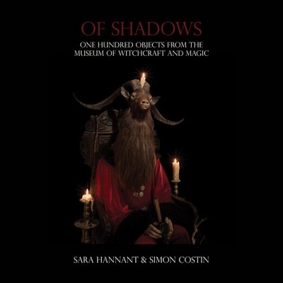 Of Shadows: One Hundred Objects from the Museum of Witchcraft and Magic - Of Shadows - Sara Hannant - Bücher - Strange Attractor Press - 9781907222368 - 28. Juli 2016